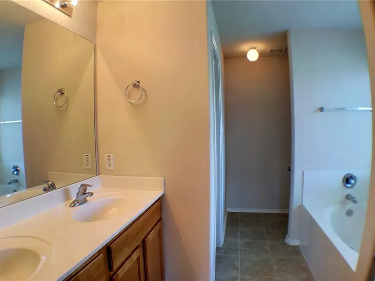 511 W South St — Photo 10