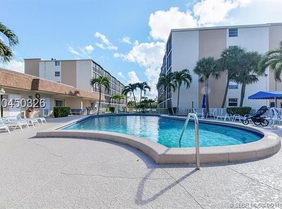 5th image of 720 E Ocean Ave APT 201