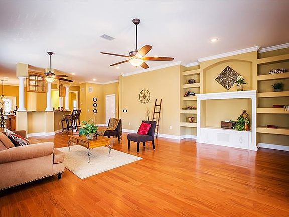 3rd image of 2402 W Morrison Ave Unit 4
