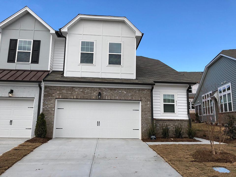 Front of townhouse in a cul-de-sac