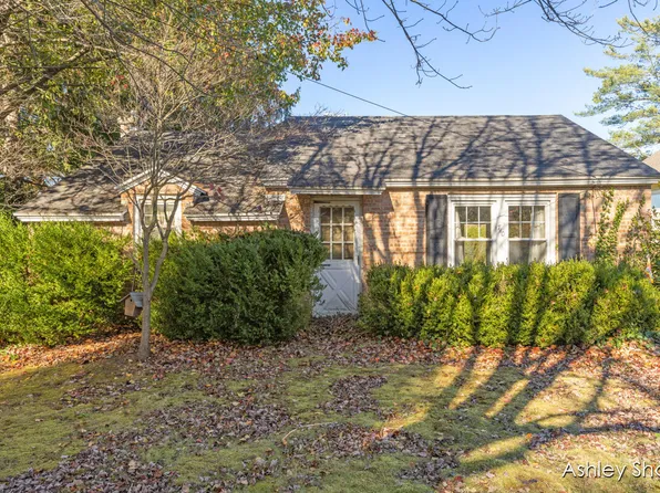 710 Mason St, Saugatuck, MI 49453