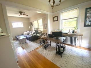 1051 W Dakin St APT 3, Chicago, IL 60613