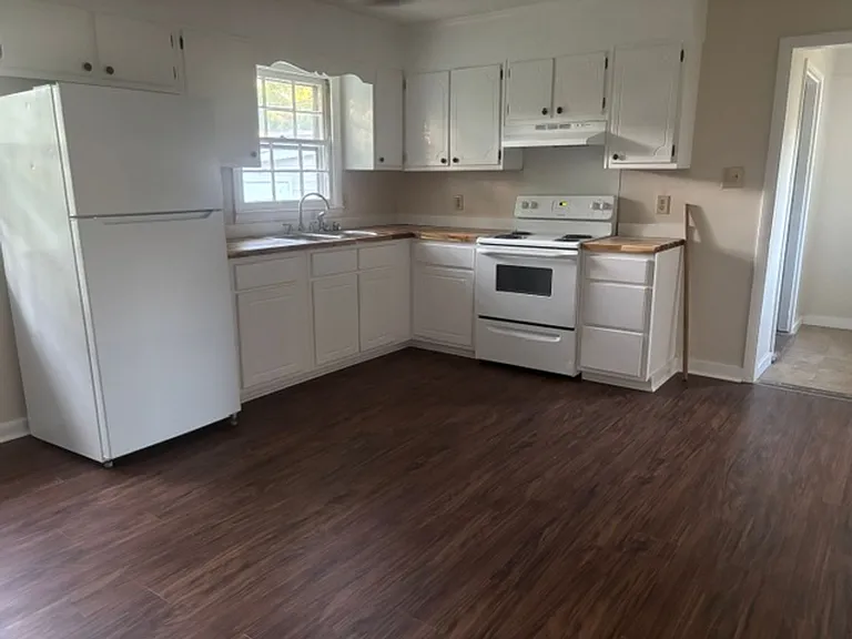 312 Woodhaven Dr — Photo 3