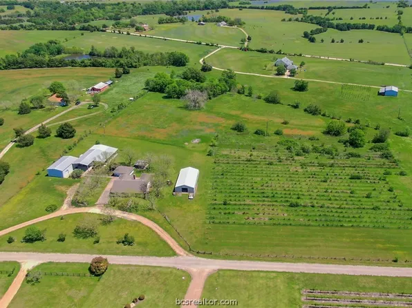 4232 Clover Rd, Brenham, TX 77833