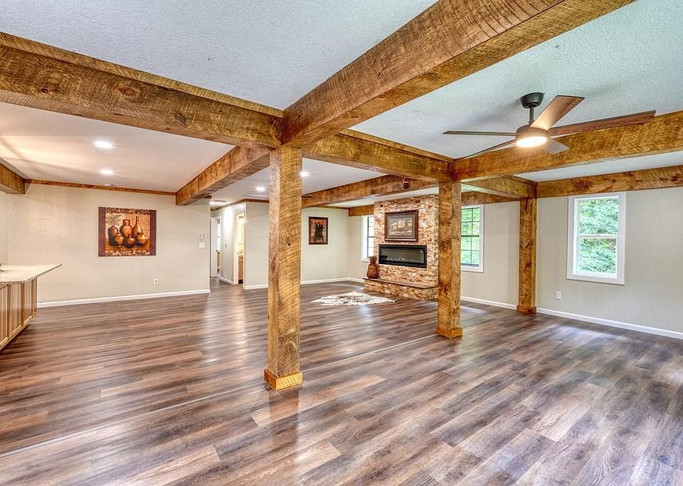 1st image of 49 Thompson Dr
