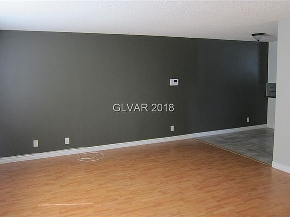 2nd image of 544 Greenbriar Townhouse Way