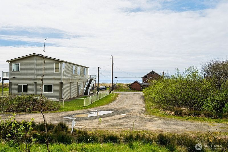 4th image of 4780 Beach Lane