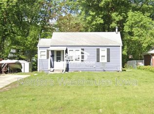 1534 63rd St, Windsor Heights, IA 50324
