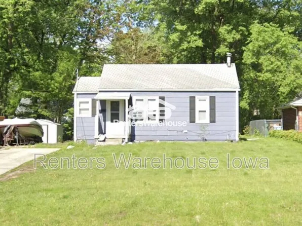 1534 63rd St, Windsor Heights, IA 50324