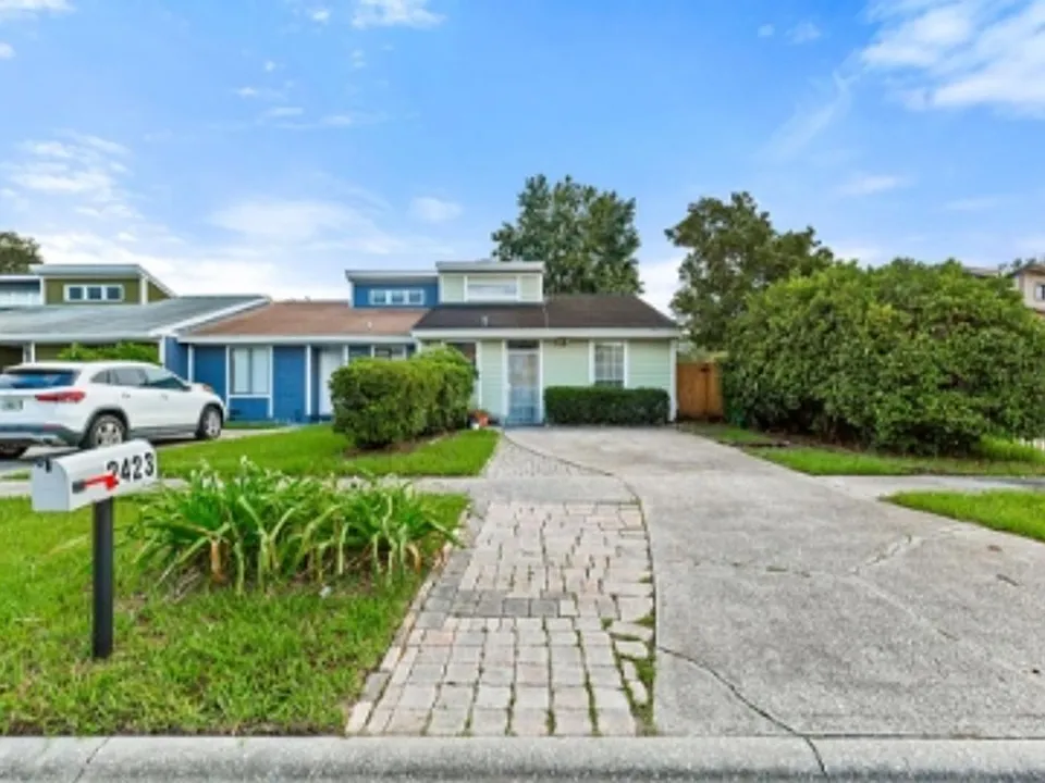 2423 N Seabury Pl