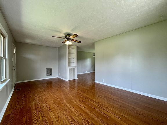 4th image of 804 S Highland Dr