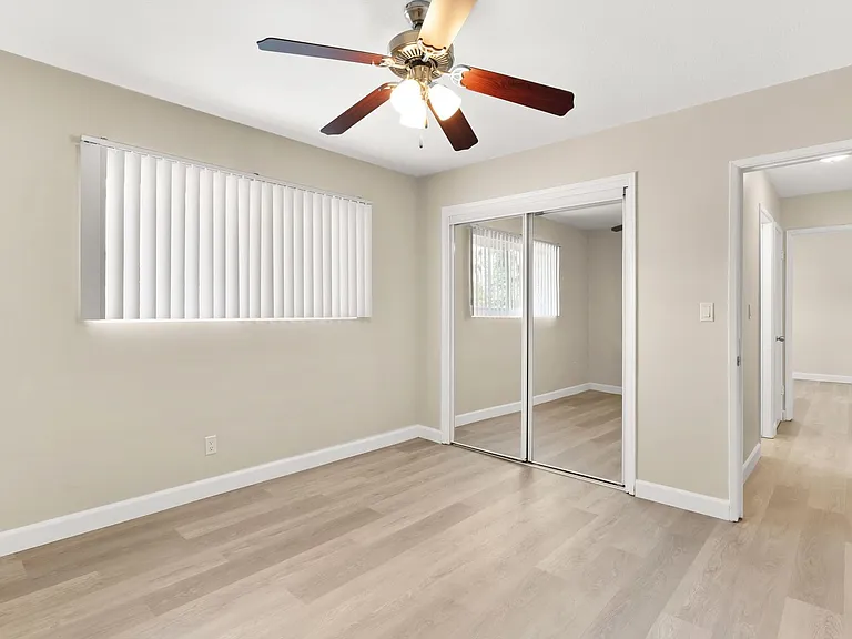 Linden Court Apartments — Photo 96