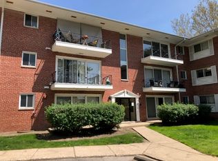 10117 Old Orchard Ct UNIT 303, Skokie, IL 60076