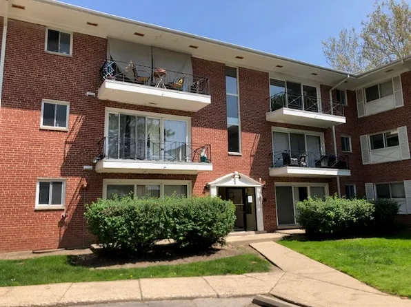 10113 Old Orchard Ct Unit 302, Skokie, IL 60076