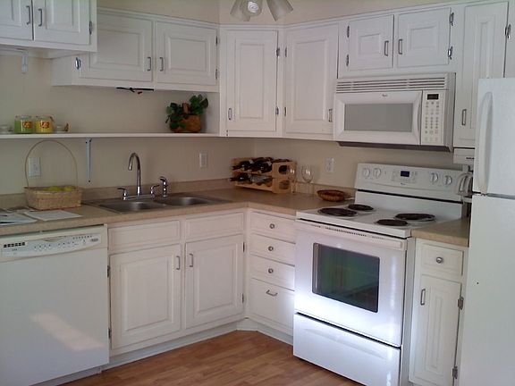 3rd image of 9 Rosewood Dr
