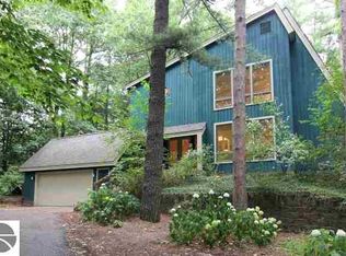 383 Knollwood Dr, Traverse City, MI 49686