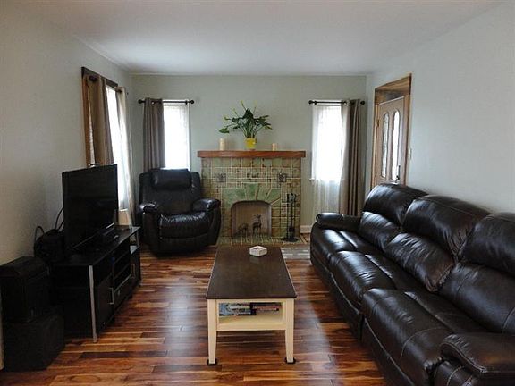 3rd image of 3371 Hanna Ave