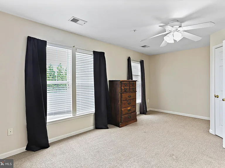 570 Eisenhower Dr — Photo 6