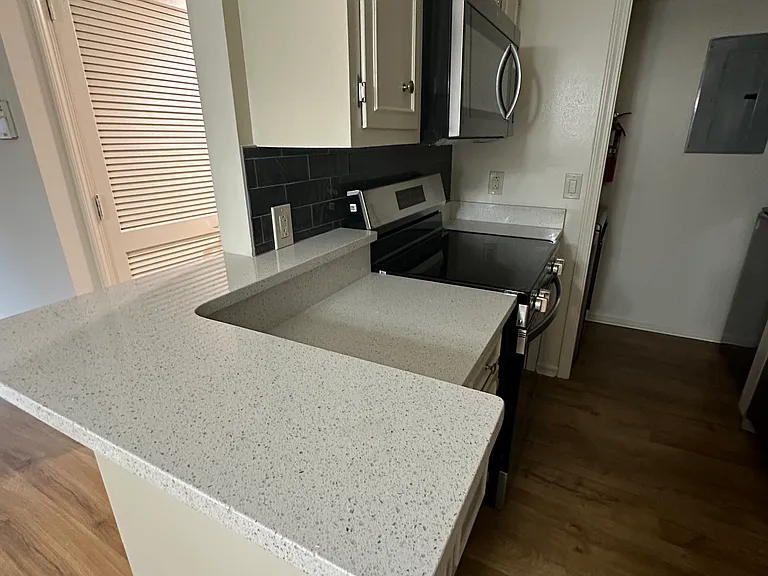 2905 Burch Ave #8 — Photo 6