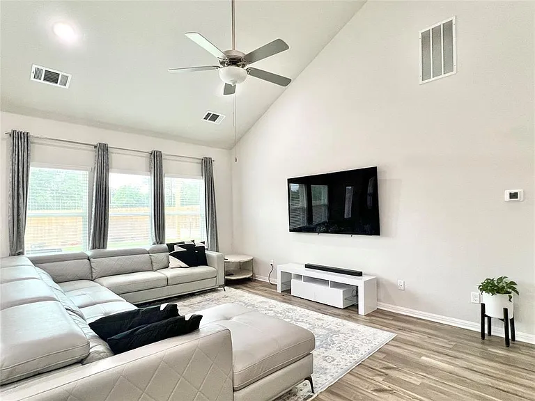 1600 Longhorn Ranch Dr — Photo 3