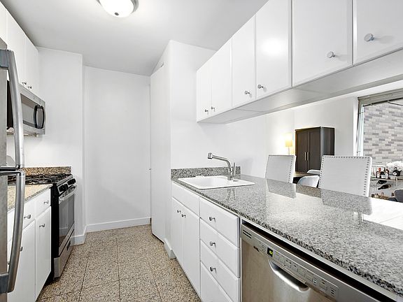 5th image of 1965 Broadway APT 14K