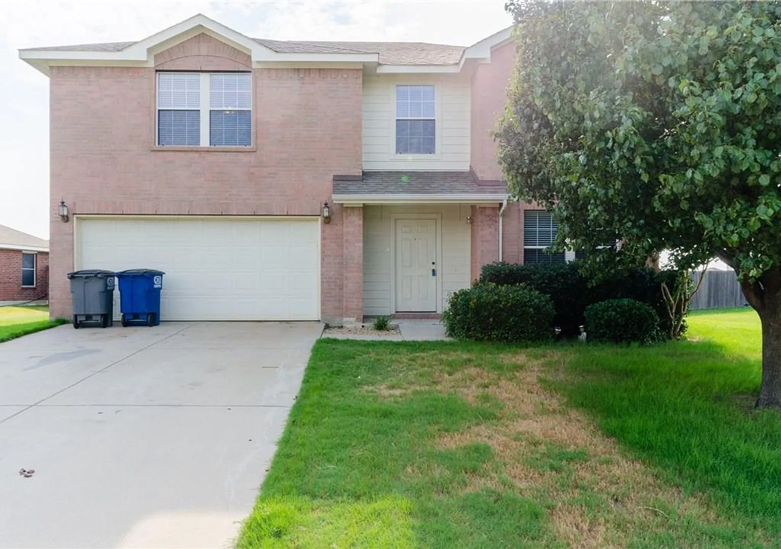 Large home in highly sought after area in Wylie! — Photo 1