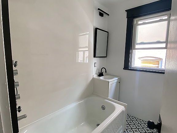 2nd image of 4980 Odell St