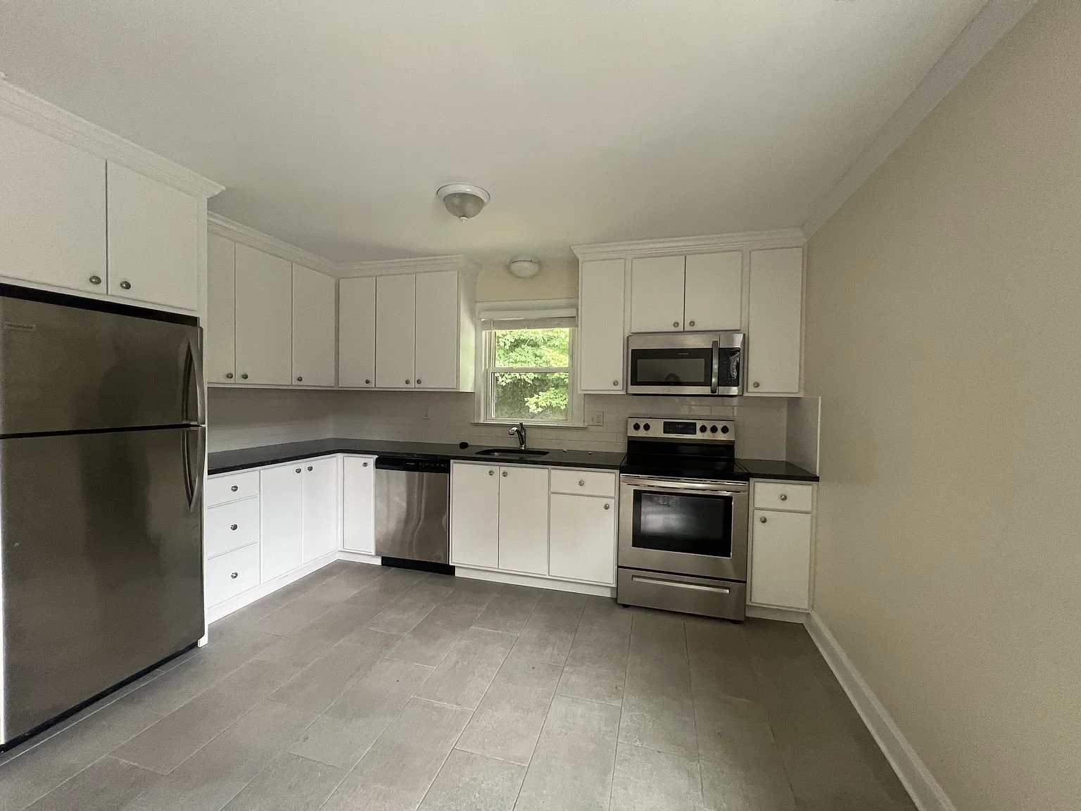 2 bed, 980 sqft, $3,500 — Photo 3