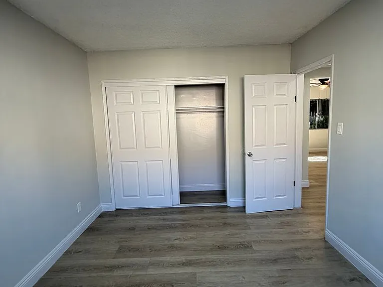 4265 S Hoover St — Photo 11