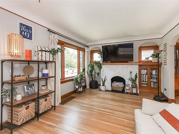 4th image of 16929 Woodbury Ave