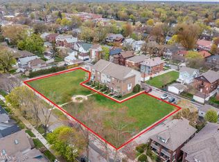 1058 Lakepointe St, Grosse Pointe, MI