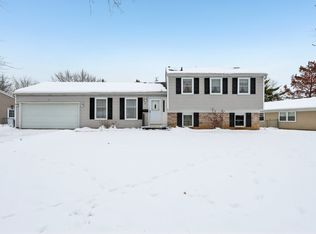 21 Cumberland Dr, Schaumburg, IL 60194