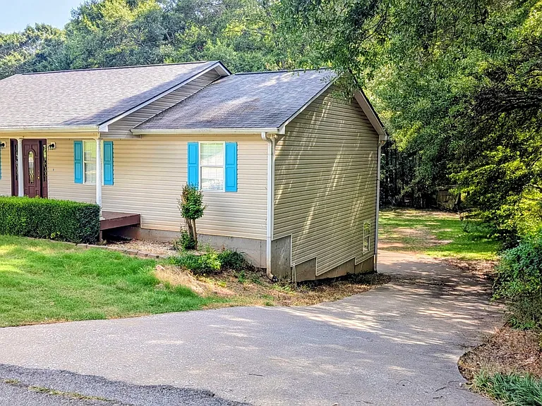 54 Sunny Ln — Photo 2
