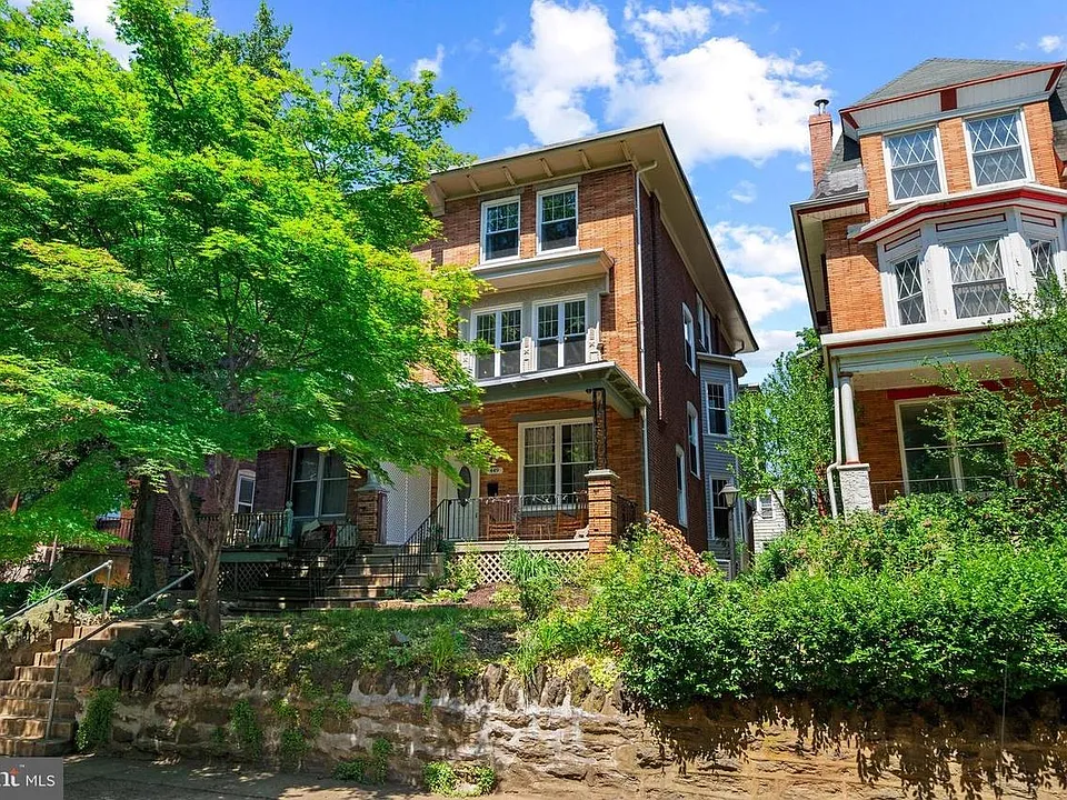 449 W Hansberry St