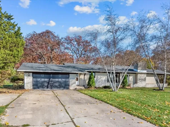 3708 Hawthorne St, Harvard, IL 60033