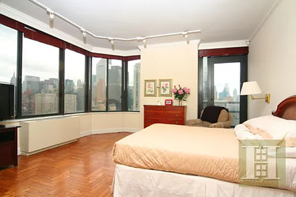 Rented by Halstead Real Estate | media 5
