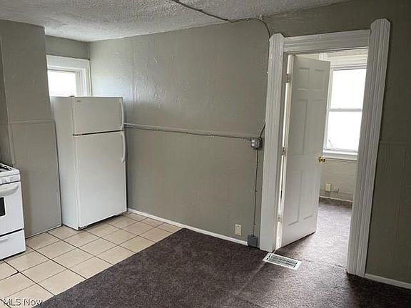 3rd image of 2109 Halstead Ave #6