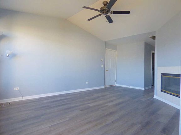 2nd image of 1011 Sommerset Ct APT C