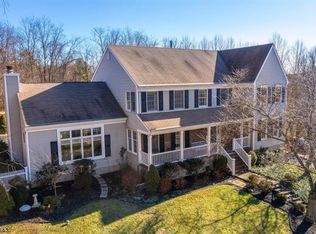 7 Hill Hollow Ct, Clinton, NJ 08809