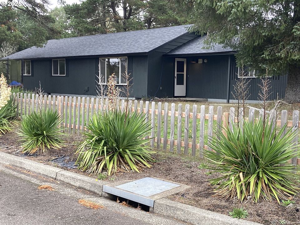 2nd image of 1925 Upas St