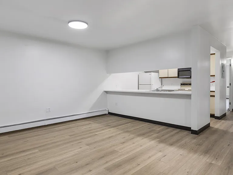 Wehnwood Court Apartments — Photo 41