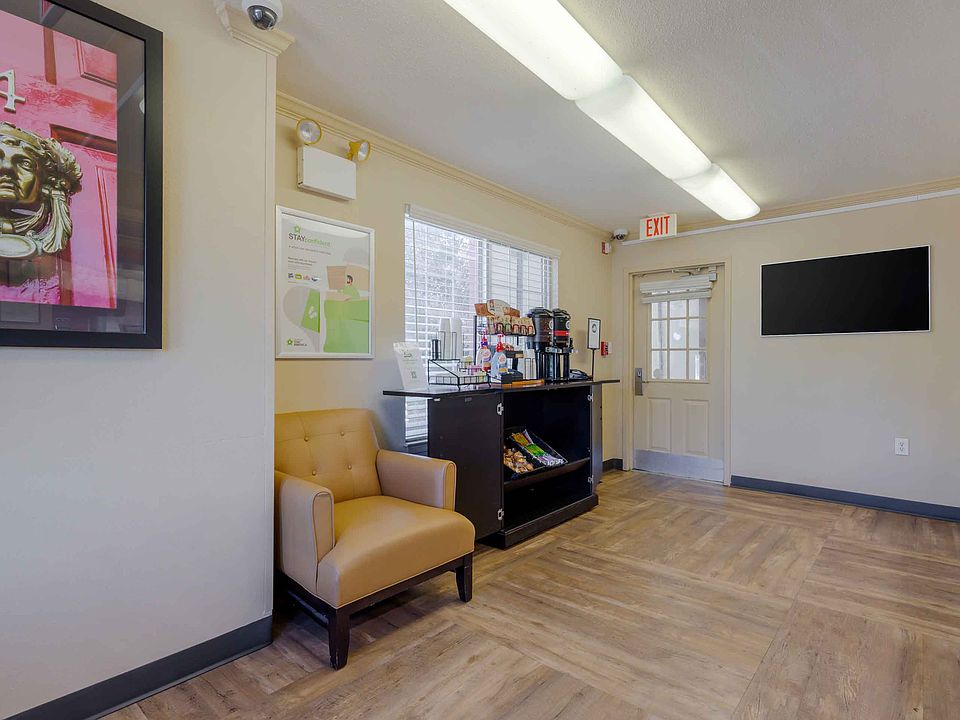 Lobby and Guest Check-in