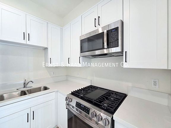 3rd image of 321 Chestnut Ave APT 2