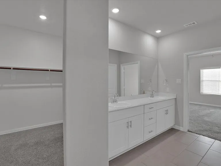 Master bed, bath, closet.