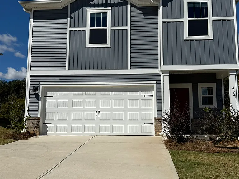 221 Alden Ct — Photo 3