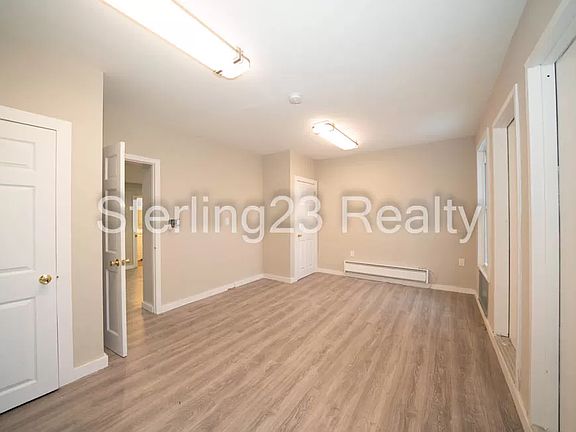 4th image of 2911 21st Ave #1