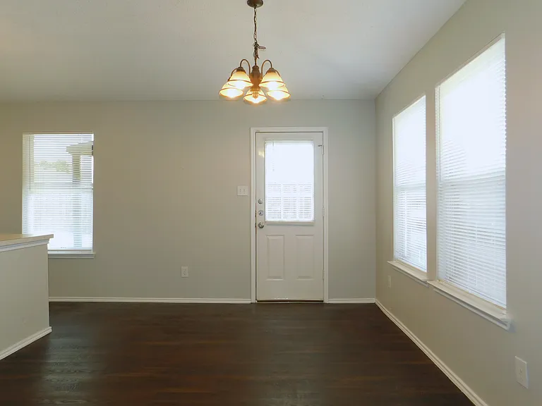 1648 Crown Point Dr — Photo 8
