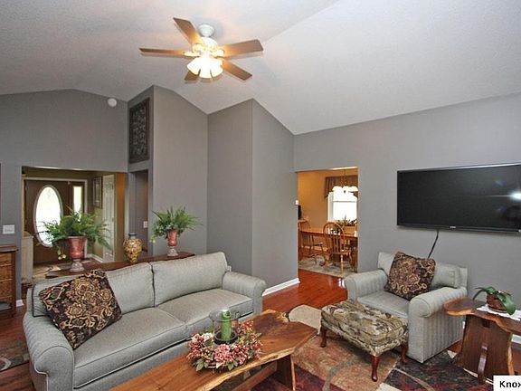 4th image of 427 Highland Hills Cir