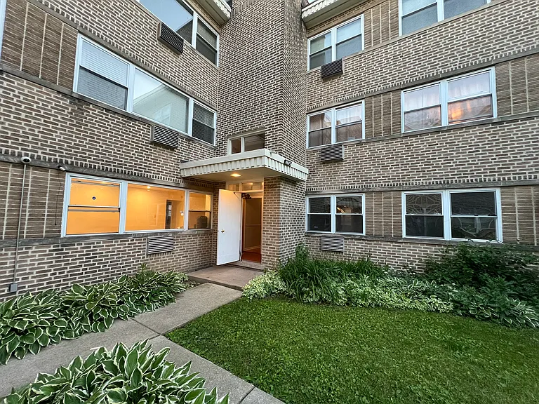 4643 Main St #1C — Photo 1