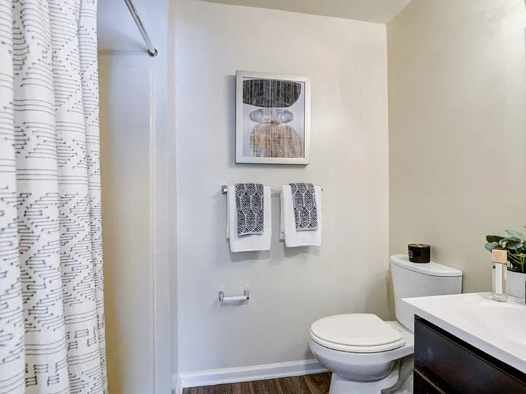 Fox Run Apartments and Townhomes — Photo 14